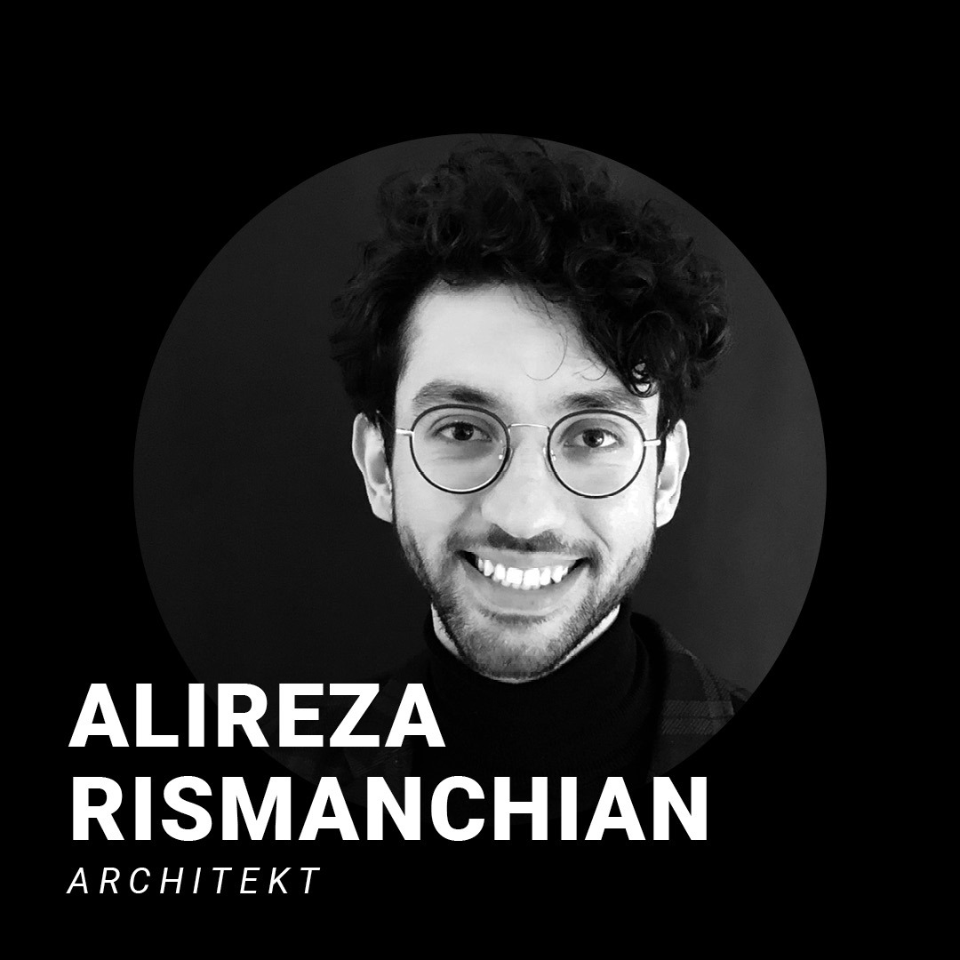 Porträt in schwarz weiß eines Mannes mit dunklen Haaren und Brille der in die Kamera lächelt. Schriftzug: Alireza Rismanchian, Architekt