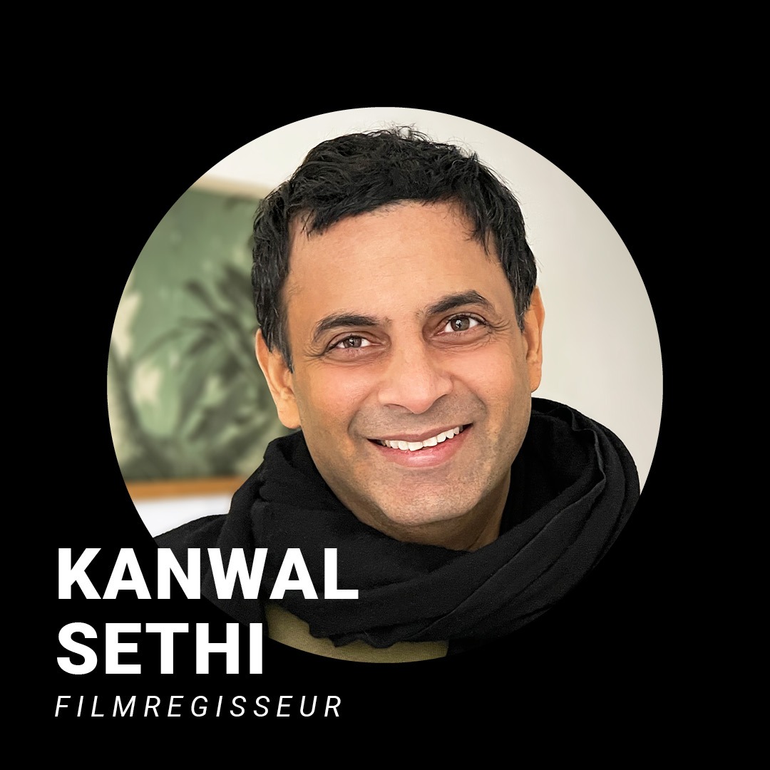 Mann mit schwarzem Haar und schwarzem Pulli lächelt in die Kamera. Schriftzug: Kanwal Sethi, Filmregisseur